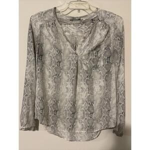 Dalia Womens Medium White Animal Print Vneck Long Sleeved Blouse! A3751